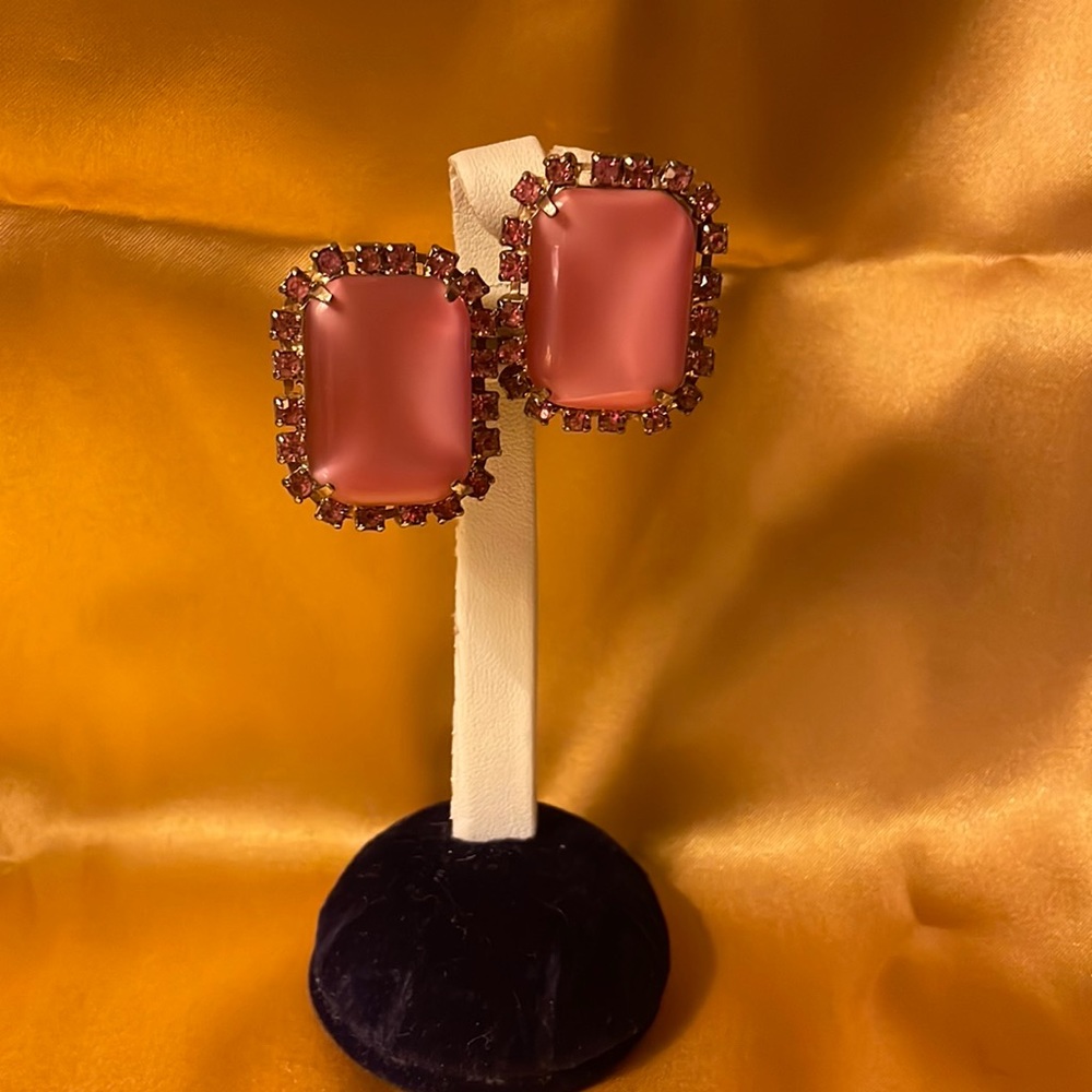 Vintage clip on earrings with large pink jewel & rhinestones, gold colored